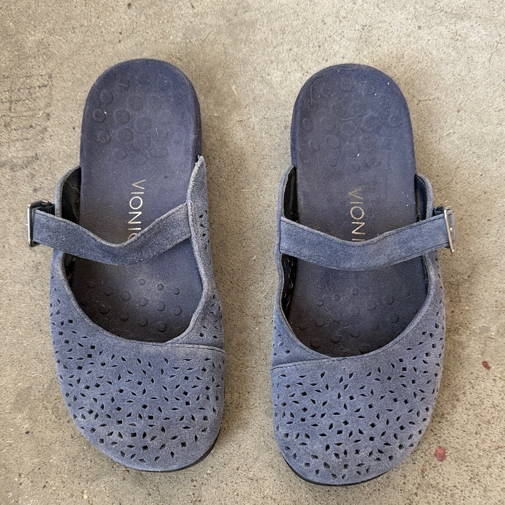 Vionic Women's Perforated Blue Mules